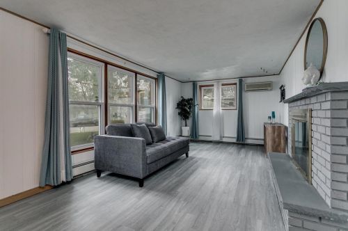 126 Joan Ave, Green Bay, WI 54302-4413