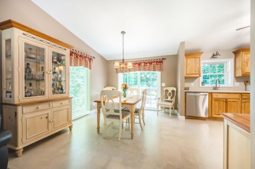 114 Lancaster Farm Rd, Salem NH  03079-4823 exterior