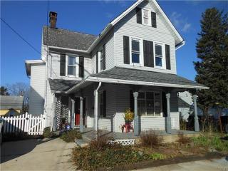 2012 Washington Ave, Northampton, PA 18067-1318