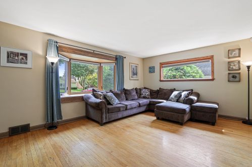 3307 81, Milwaukee WI 53219-3832 exterior