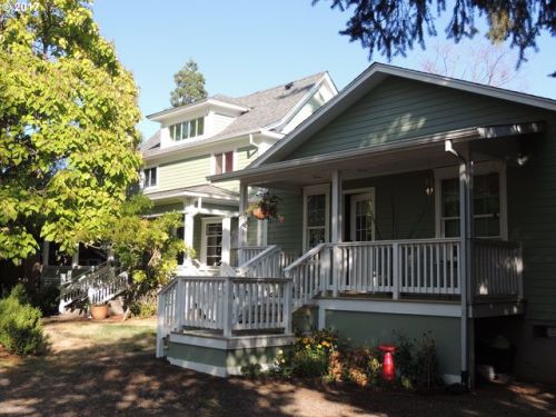 731 Main St, Silverton, OR 97381-2241