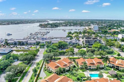 1100 9th St, Naples FL  34102-6722 exterior