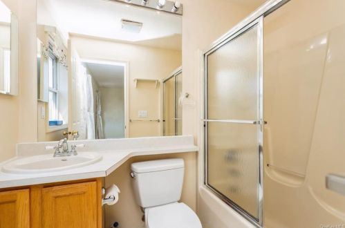 65 Greenvale Cir, White Plains NY  10607-1601 exterior