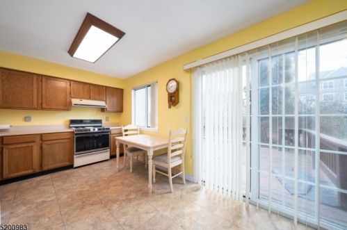 80 Woodland Dr, Roselle, NJ 07203-2467