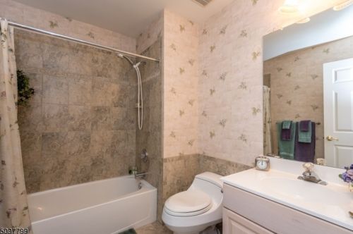 30 Surrey Ln, Flemington NJ  08822-1588 exterior