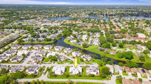 1520 Shaker Cir, West Palm Beach FL  33414-5735 exterior