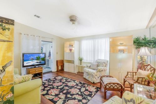211 Grosbeak Ln, Naples, FL 34114-3013