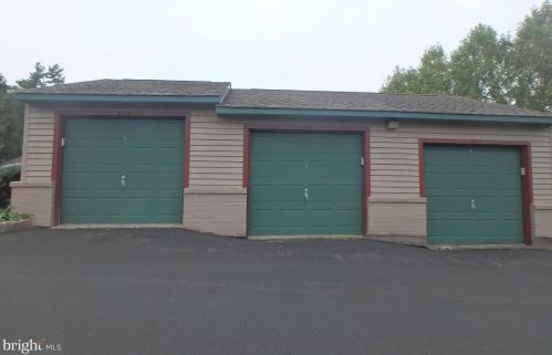 8705 Park Ct, Wilmington, DE 19802-7701
