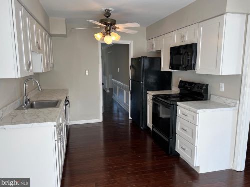 2836 Flagmaker Dr, Falls Church VA  22042-2203 exterior