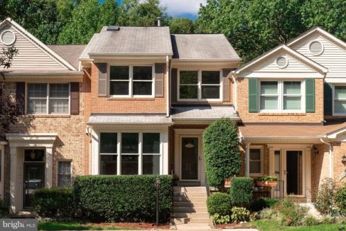 9103 Golden Sunset Ln, Springfield, VA 22153-2459