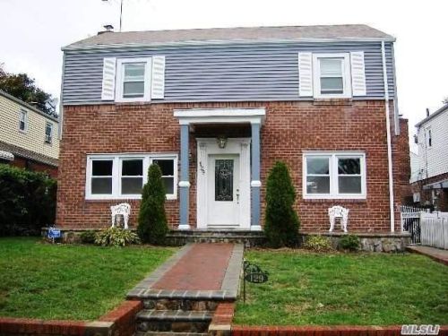 129 Hathaway Ave, Floral Park, NY 11003-2047