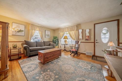 709 State St, Menasha, WI 54952-2345