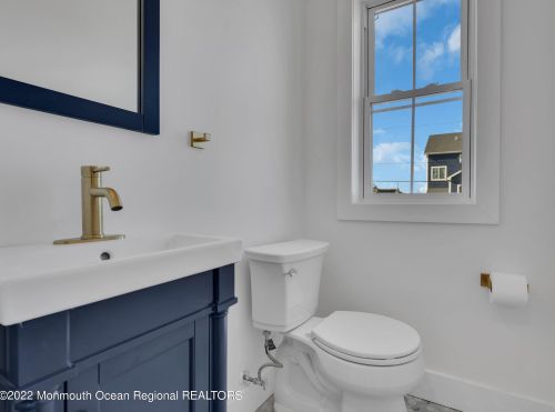 1217 Niihau Dr, Lacey NJ  08731-4702 exterior