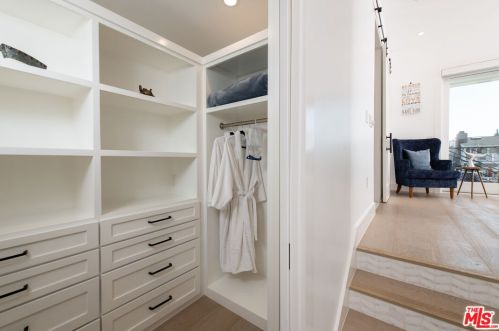 130 Balboa Blvd, Newport Beach CA  92661-1118 exterior