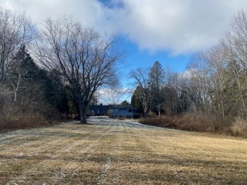 13530 Lakewood Dr, Thiensville WI  53097-2412 exterior