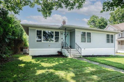 126 Citizens Ave, Waterbury, CT 06704-2603