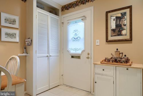 185 Valleybrook Dr, Lancaster, PA 17601-4620