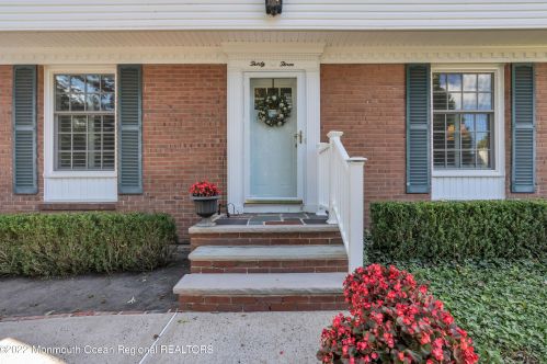 33 Scarba St, Tinton Falls, NJ 07712-4351