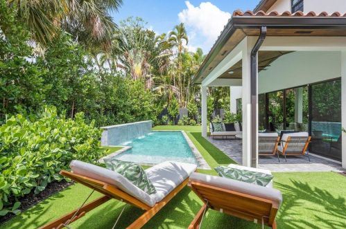 220 Argyle Rd, West Palm Beach FL  33405-1606 exterior
