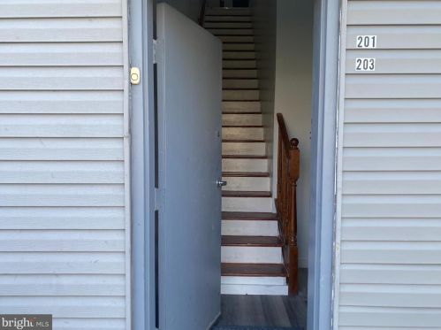 17 2nd St, Lansdale, PA 19446-2663