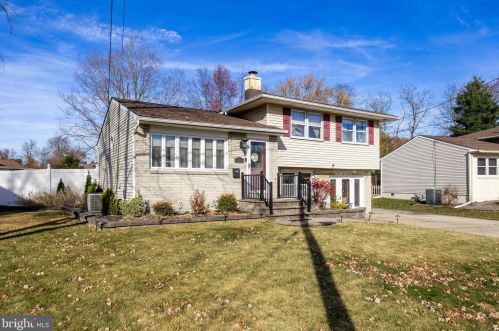 52 Enders Dr, Barrington, NJ 08007-1430