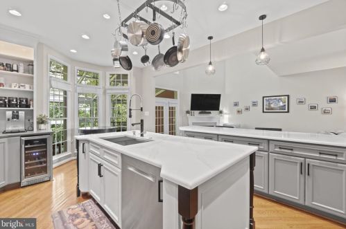 11410 Hollow Timber Ct, Herndon VA  20194-1980 exterior