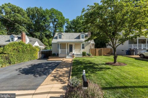 6710 Chestnut Ave, Falls Church VA  22042-2112 exterior