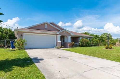 5014 Bristo St, Lehigh Acres, FL 33971-7529