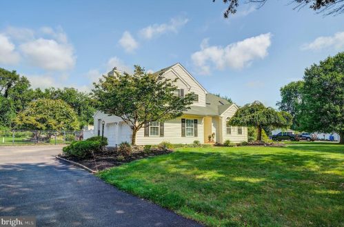 258 Warren Dr, North Hanover, NJ 08562-1532