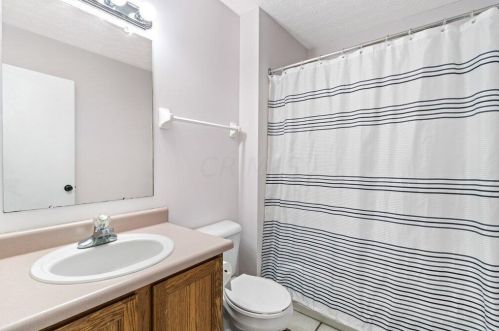 221 Bent Tree Ln, Pataskala OH  43062-8111 exterior