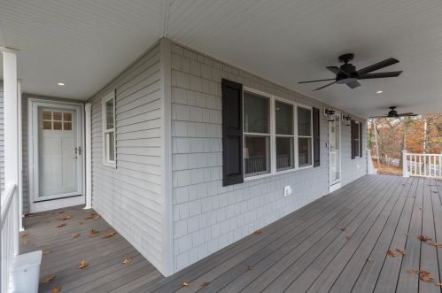 8 Walnut Hill Rd, Sandown NH  03873-2305 exterior