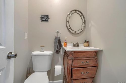 34 Larch Ct, Fishkill NY  12524-2626 exterior