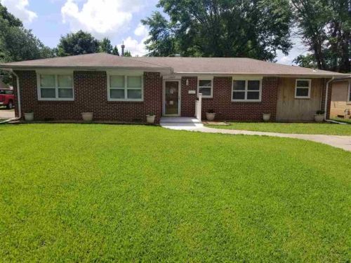 1407 12th Ave, Winfield, KS 67156-3920