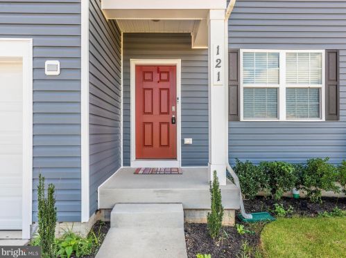 121 Winifred Dr, Hanover PA  17331 exterior