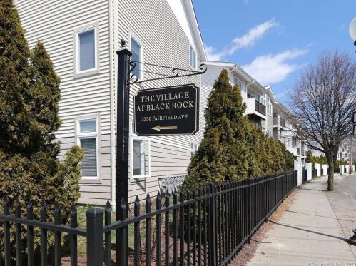 3250 Fairfield Ave, Bridgeport CT  06605-3267 exterior