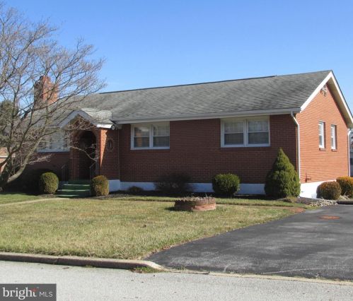 601 Bridge St, Parkesburg, PA 19365-1330