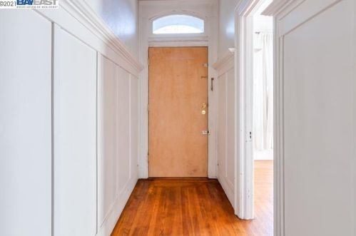 170 7th St, Oakland, CA 94607-4748