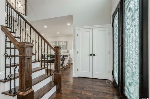 57 Bobwhite Ln, Hicksville NY  11801-4520 exterior