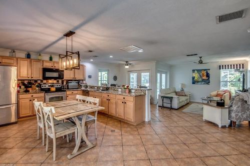 1139 13th Ter, Cape Coral FL  33990-3747 exterior