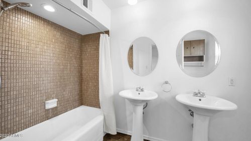 4522 11 Ave, Phoenix AZ 85013-1017 exterior