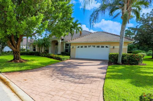 1513 Mockingbird Cir, Fort Pierce, FL 34986-2048
