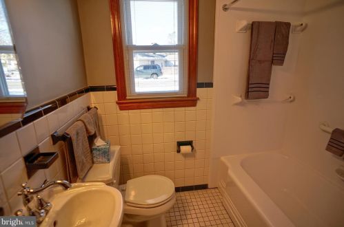 5001 Berkley St, Harrisburg PA 17109-4508 exterior