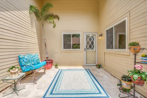 205 Meadow Ln, Denton TX  76207-7410 exterior