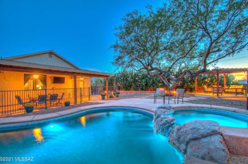 3768 Sunbright Dr, Tucson, AZ 85742-1141