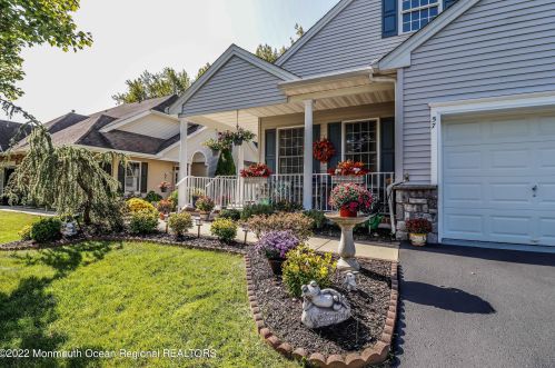 57 Rolling Meadows Blvd, Tinton Falls, NJ 07712-8531