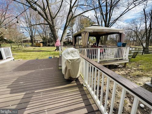 272 Pond Dr, Hockessin DE  19707-9239 exterior
