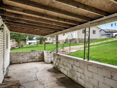 319 Whitehouse St, Crooksville OH  43731-1342 exterior