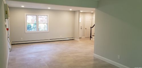 2 Maison Dr, Holbrook NY  11741-1314 exterior