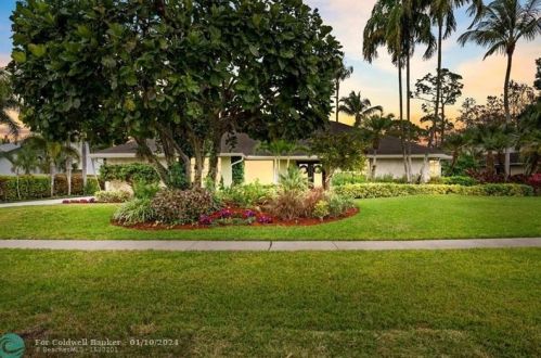 342 Knotty Wood Ln, West Palm Beach FL  33414-7807 exterior