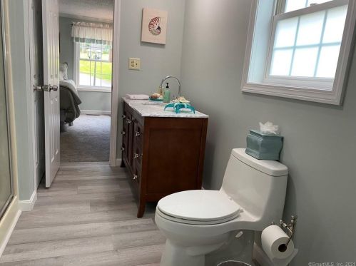 8 Cypress Rd, Uncasville CT  06382-1420 exterior